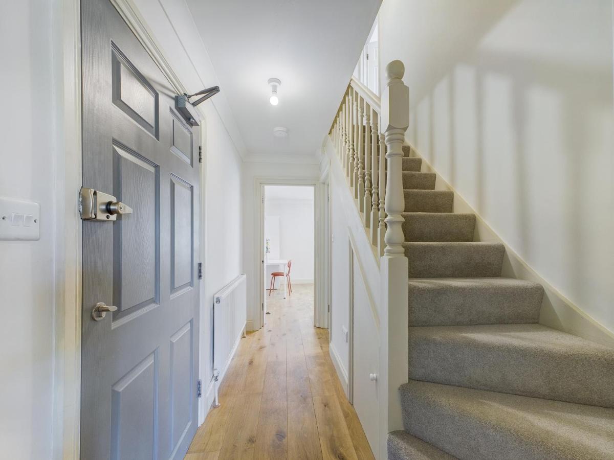 Duplex Redhill Town Centre Apt By Livingo Stays Экстерьер фото