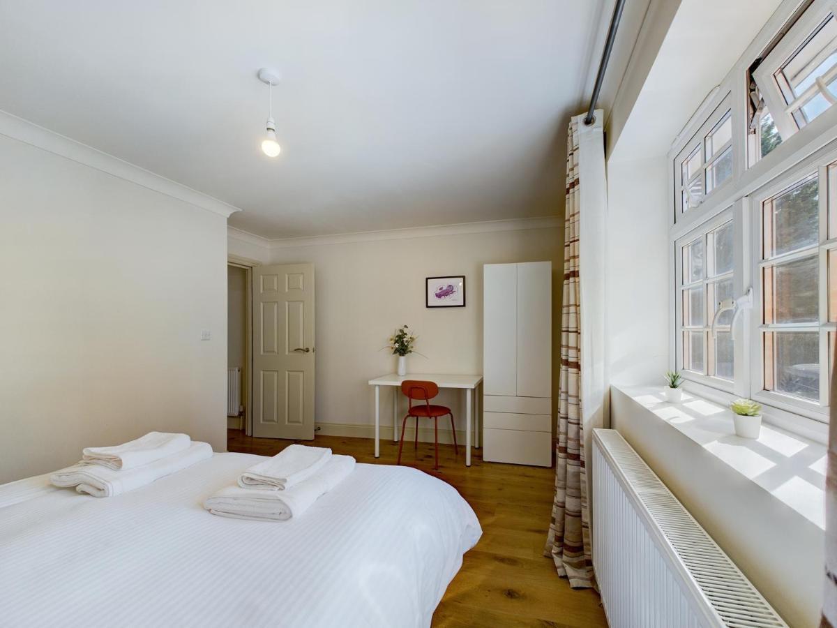 Duplex Redhill Town Centre Apt By Livingo Stays Экстерьер фото