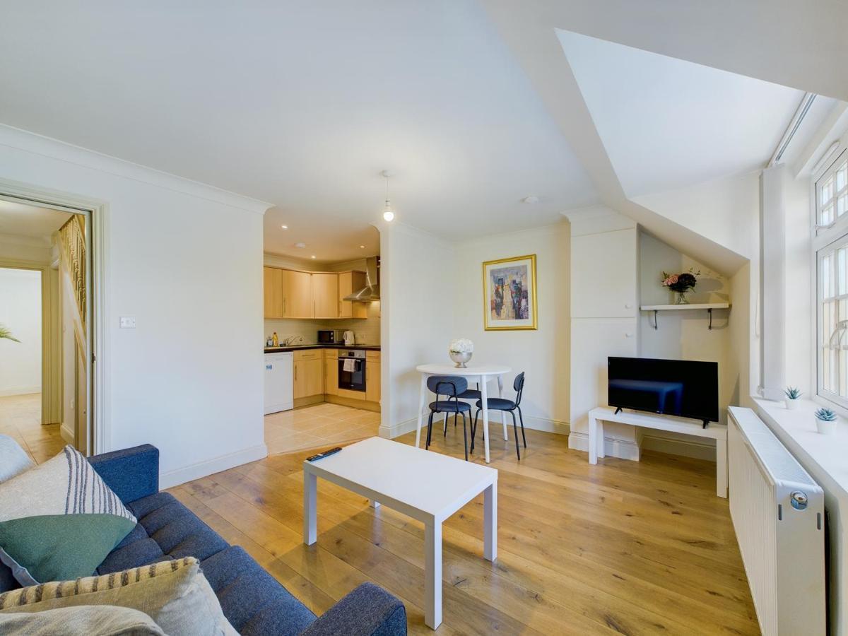 Duplex Redhill Town Centre Apt By Livingo Stays Экстерьер фото