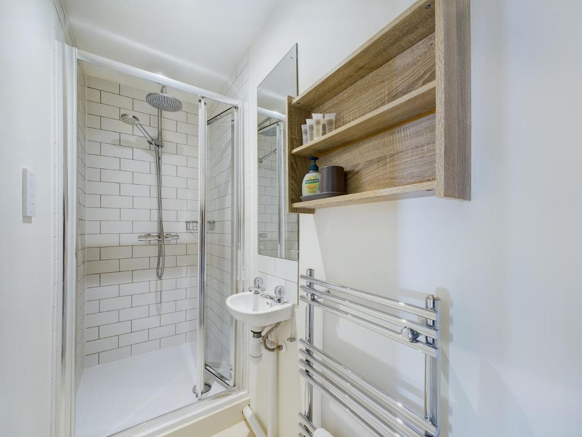 Duplex Redhill Town Centre Apt By Livingo Stays Экстерьер фото