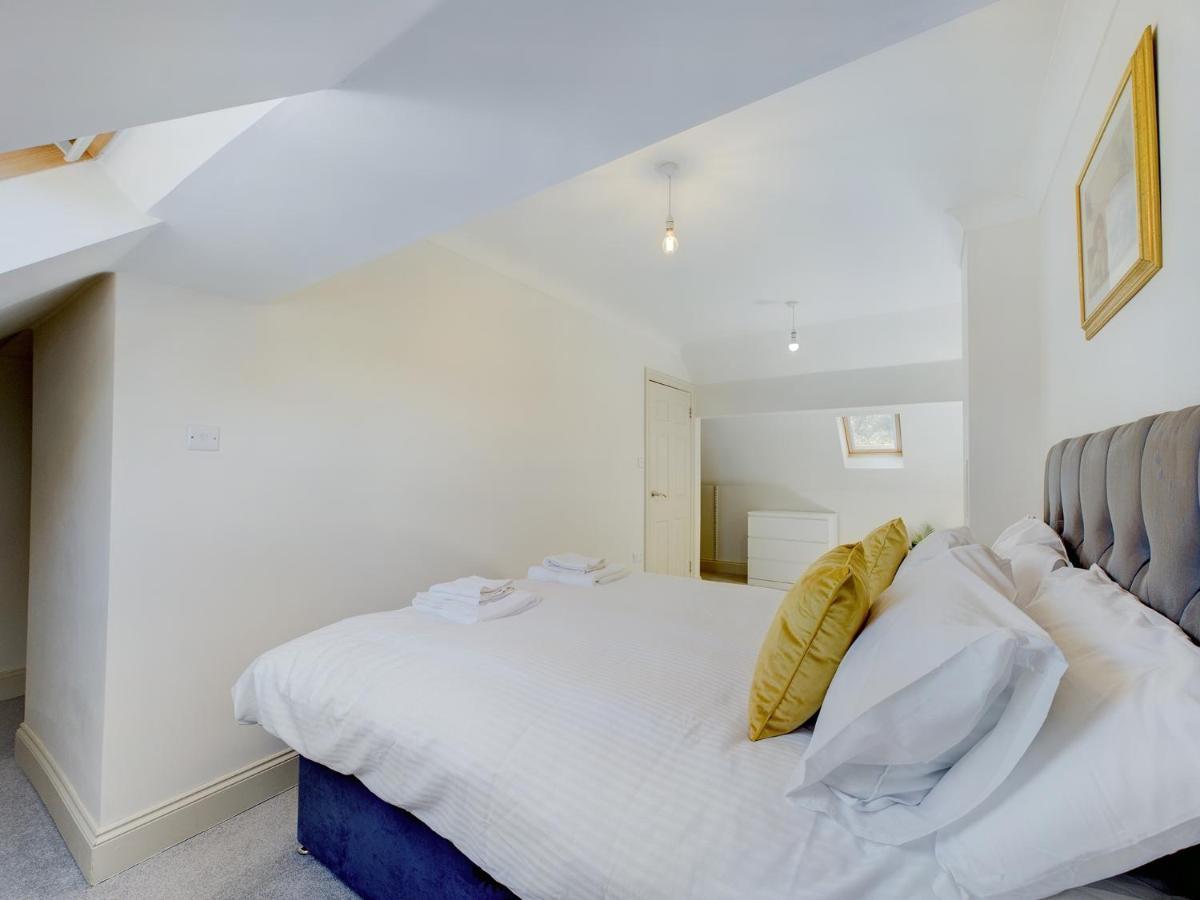 Duplex Redhill Town Centre Apt By Livingo Stays Экстерьер фото