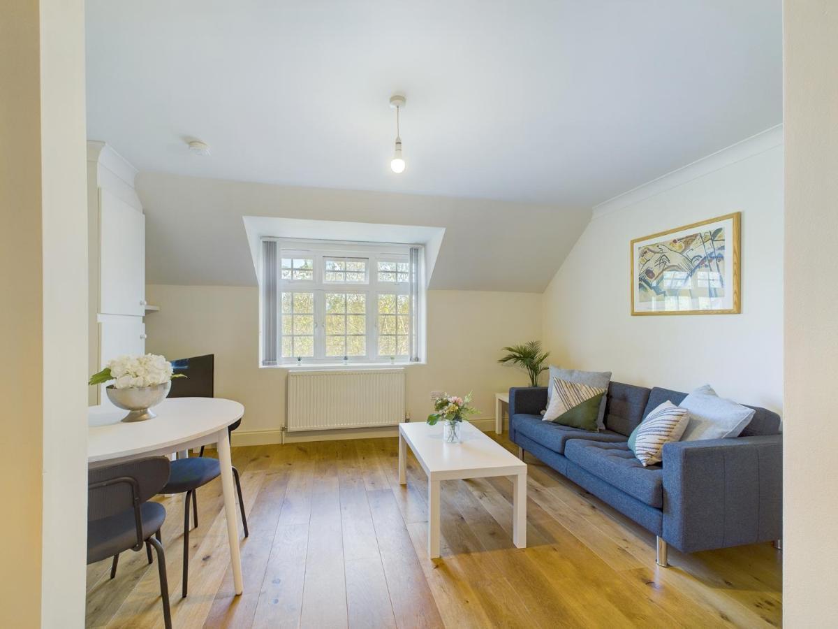 Duplex Redhill Town Centre Apt By Livingo Stays Экстерьер фото