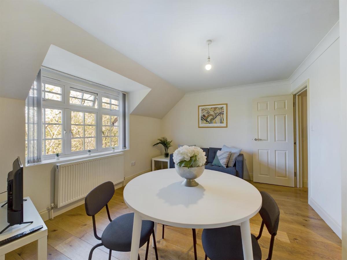 Duplex Redhill Town Centre Apt By Livingo Stays Экстерьер фото